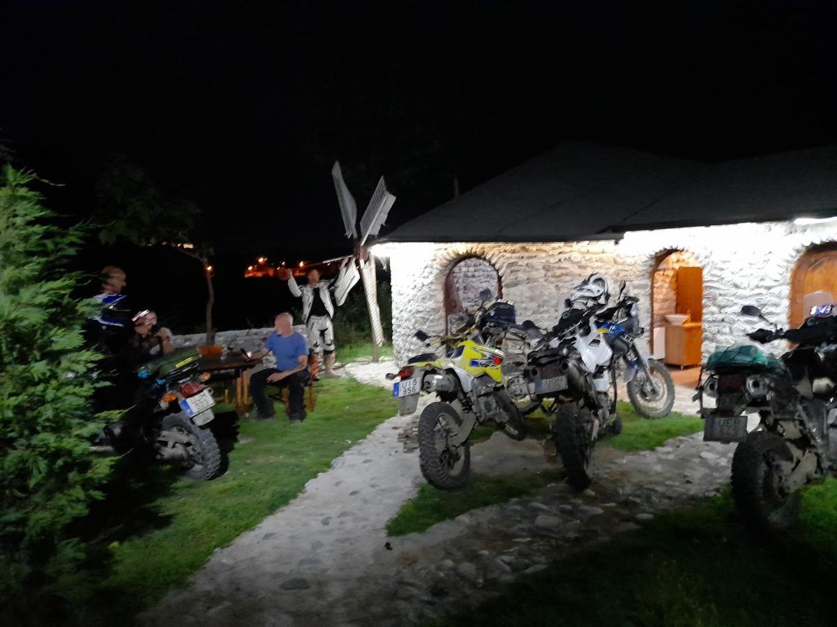 Windmill Shkodra Gesthouse Camping & Grill 外观 照片